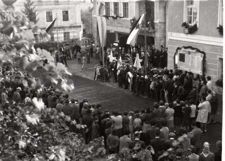 http://shramba.lovrenc.net/maxi/klepet/4rrr-otv-asvalta-okt-1961.jpg