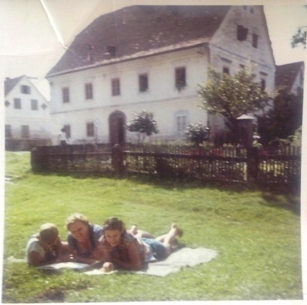 http://shramba.lovrenc.net/maxi/klepet/cam02033.jpg