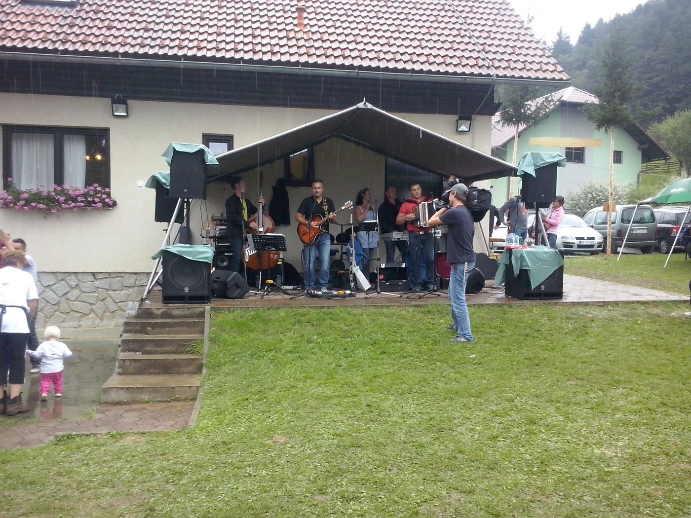 http://shramba.lovrenc.net/maxi/klepet/cam02729.jpg