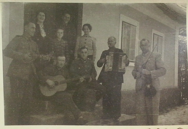 http://shramba.lovrenc.net/maxi/klepet/cam02956muzikantje-gostl.jpg