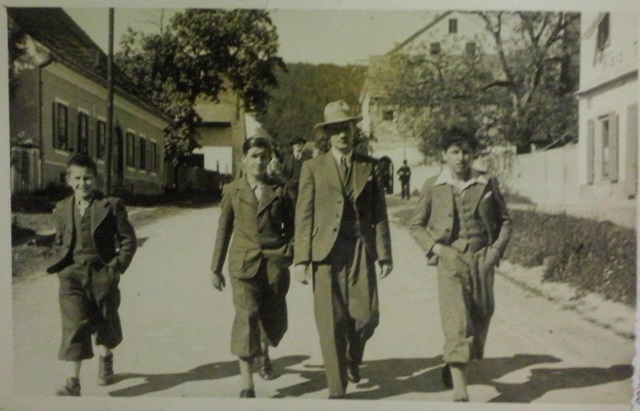 http://shramba.lovrenc.net/maxi/klepet/cam03033.jpg
