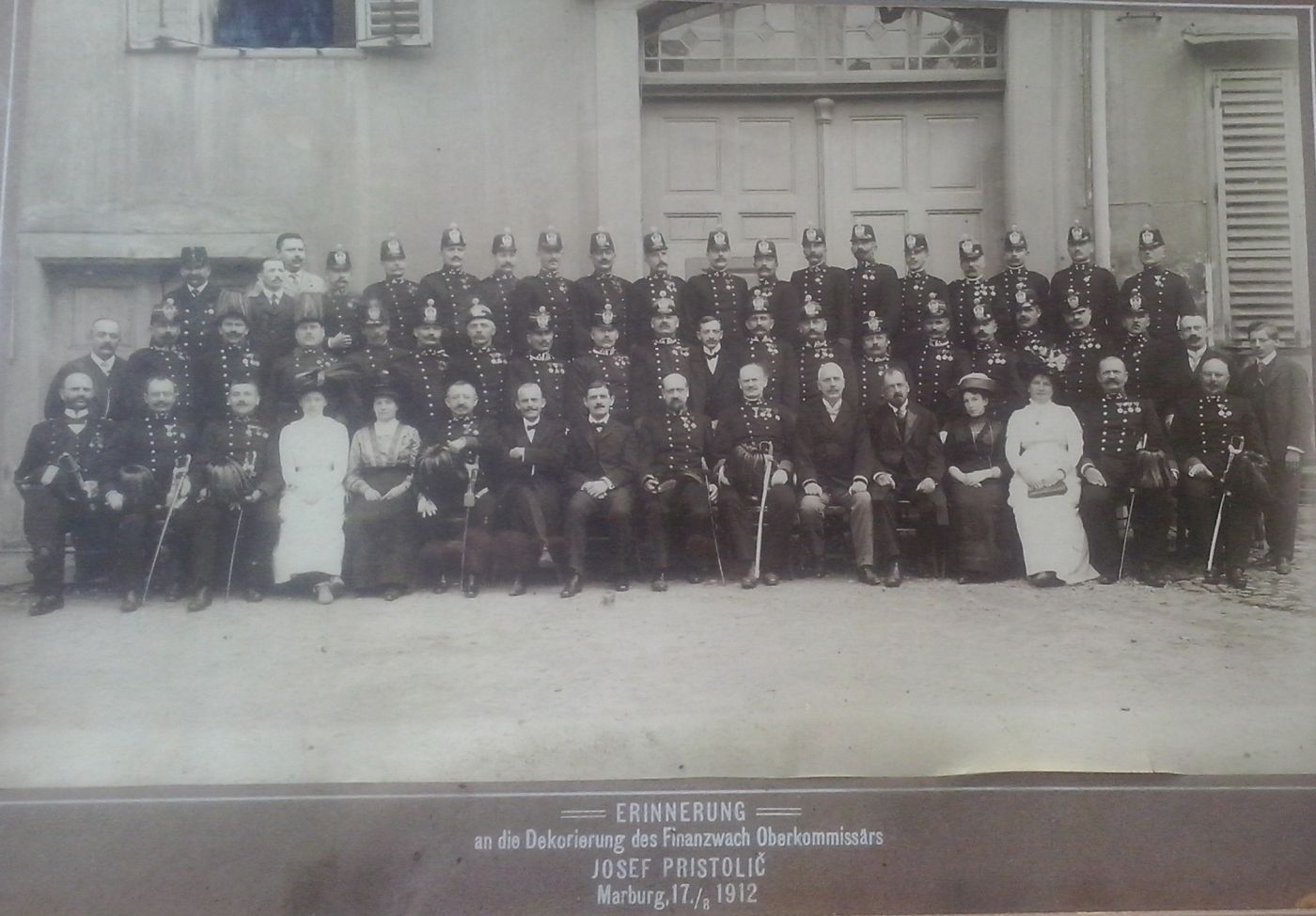 http://shramba.lovrenc.net/maxi/klepet/cam03425.jpg