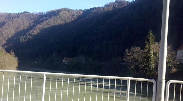 http://shramba.lovrenc.net/maxi/klepet/cam03896.jpg