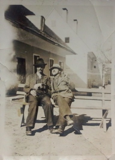 http://shramba.lovrenc.net/maxi/klepet/cam04498na-dvoriscu-gos-.jpg