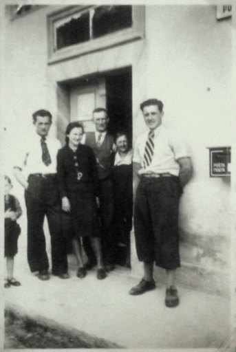 http://shramba.lovrenc.net/maxi/klepet/cam05388pred-vhodom-gosv.jpg
