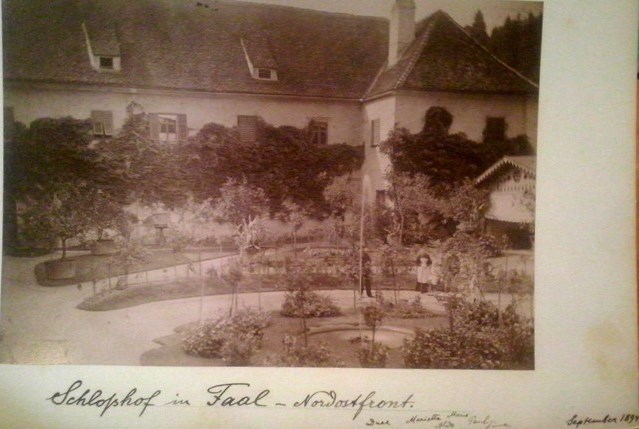 http://shramba.lovrenc.net/maxi/klepet/cam06808.jpg