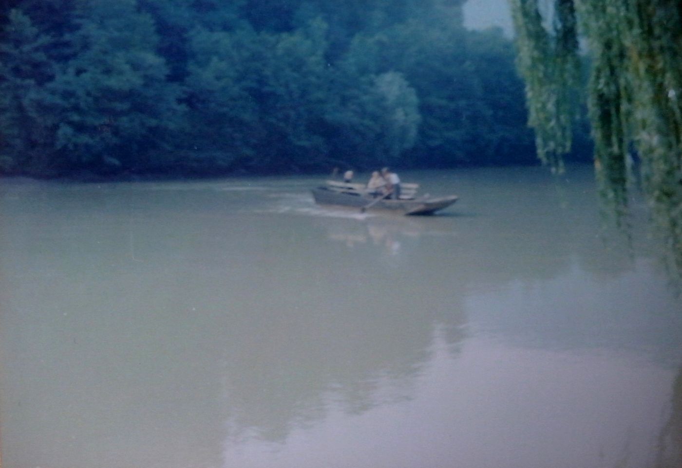 http://shramba.lovrenc.net/maxi/klepet/cam09000ena-zad-plovb-v-.jpg