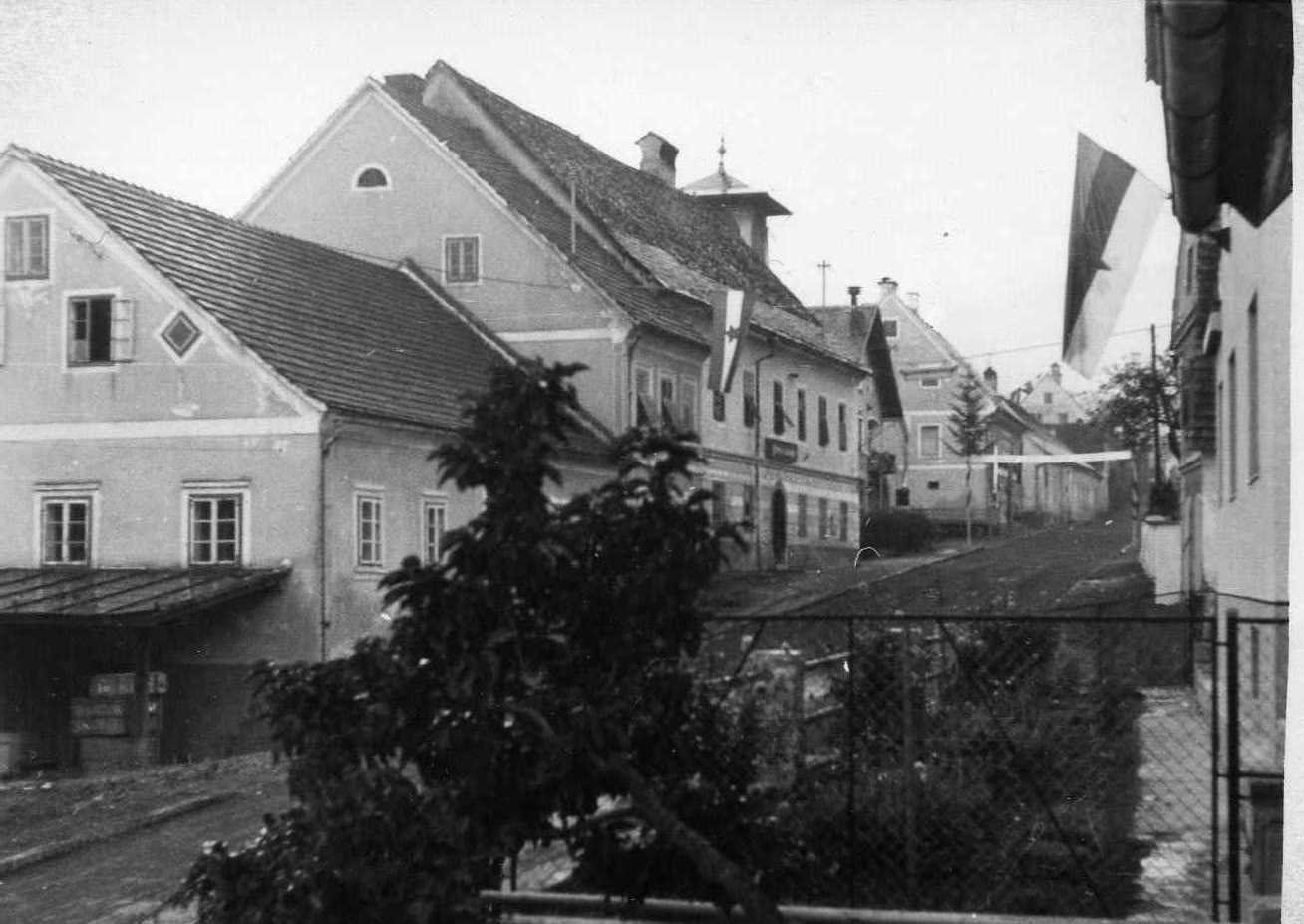 http://shramba.lovrenc.net/maxi/klepet/img230pred-otvoritvijo-a.jpg