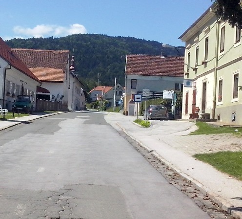 http://shramba.lovrenc.net/maxi/klepet/krozni-promet1.jpg
