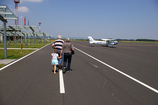 http://shramba.lovrenc.net/maxi/klepet/letalo-1.jpg