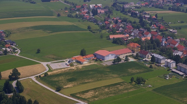 http://shramba.lovrenc.net/maxi/klepet/letalo-sola-in-vrtec.jpg