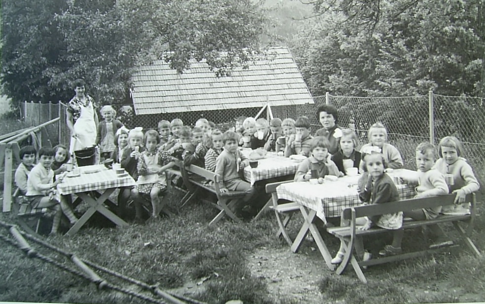 http://shramba.lovrenc.net/maxi/klepet/pic9504pri-malica-l1960.jpg