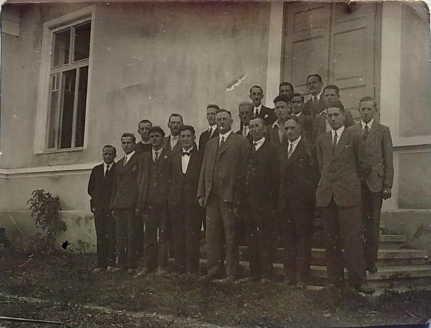 http://shramba.lovrenc.net/maxi/klepet/pred-drugo-vojno.jpg